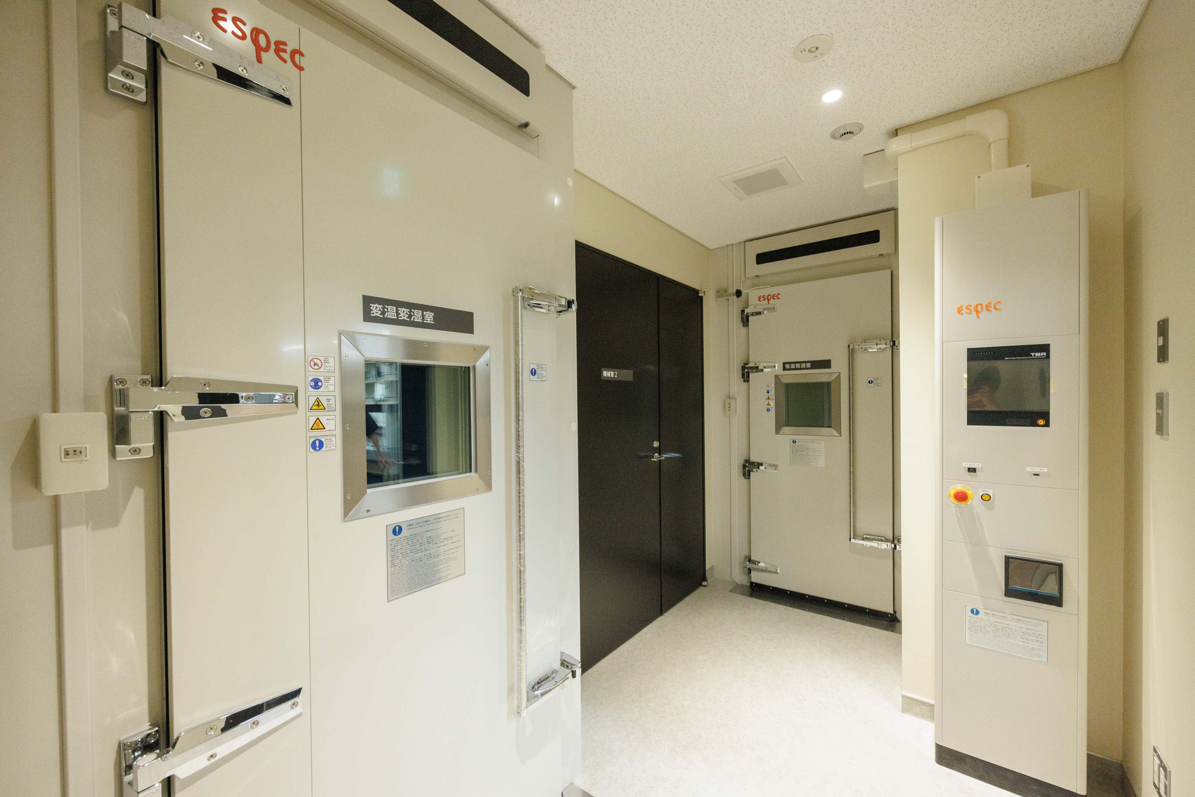 2F_変温変湿室・恒温恒湿室_001.jpg
